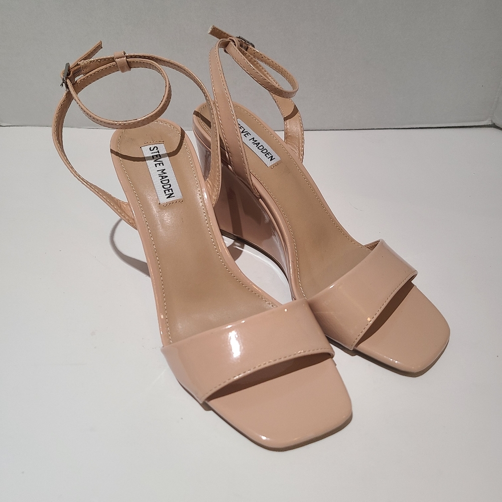 Steve‎ Madden Patent Leather Wedge Sandal Size 9